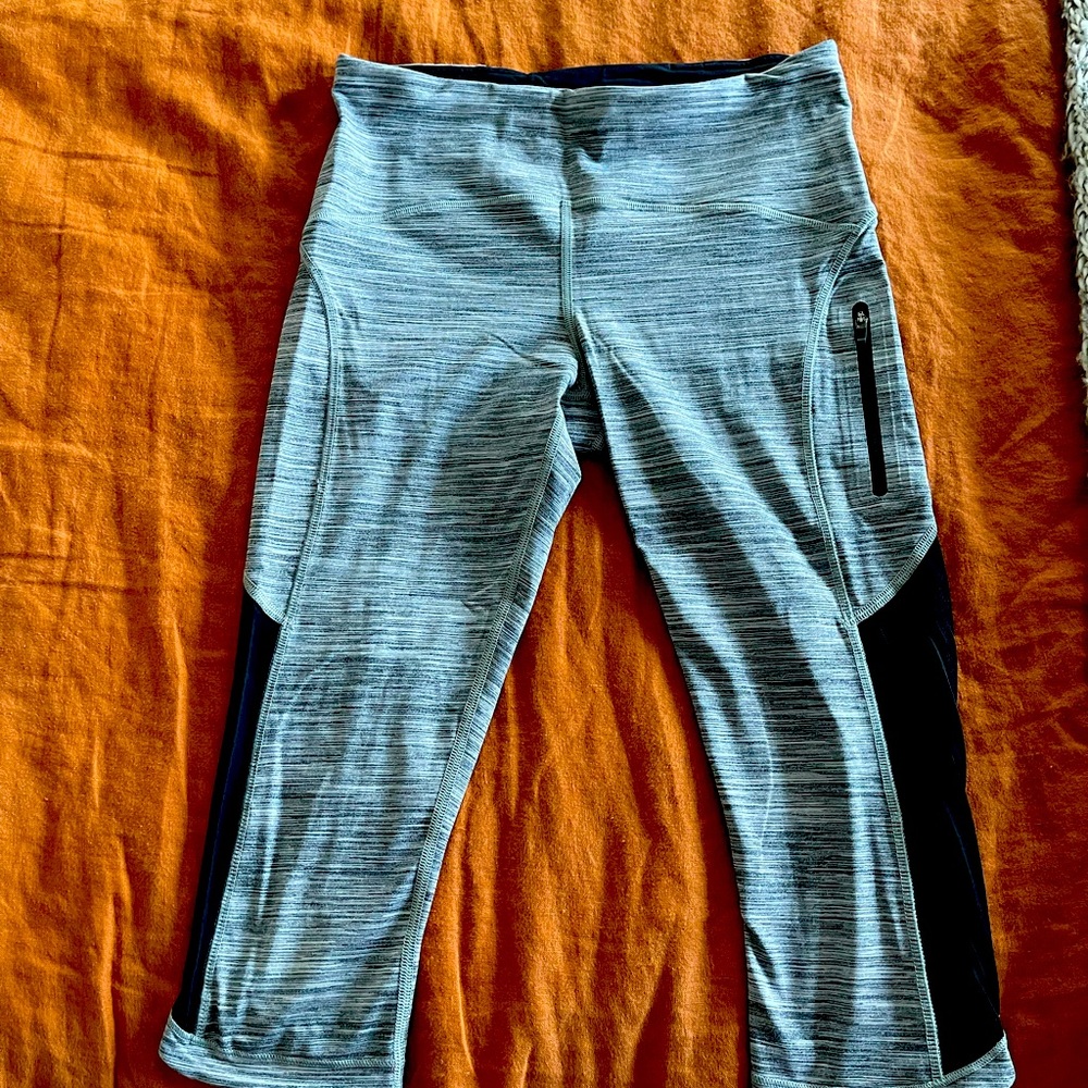 Lululemon cropped leggings with side pocket and mesh detail